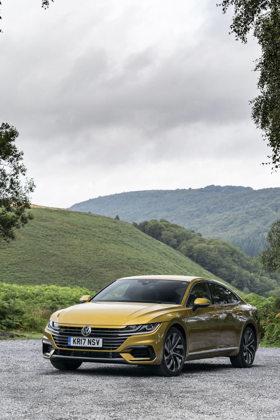  Volkswagen Arteon 4Motion R-Line 2017 года  (UK) (фото 3 из 41)